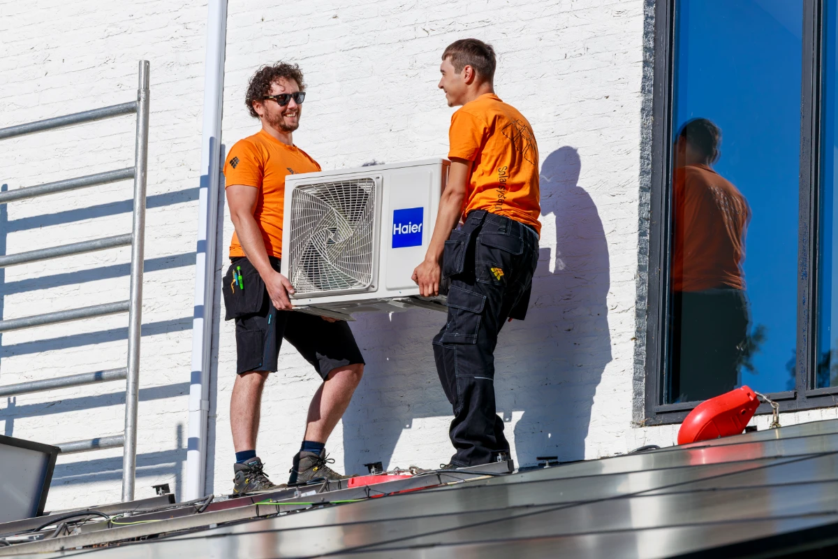 Ervaren Airco Monteur (Installatie & Service) 1 airco voor thuis op het dak